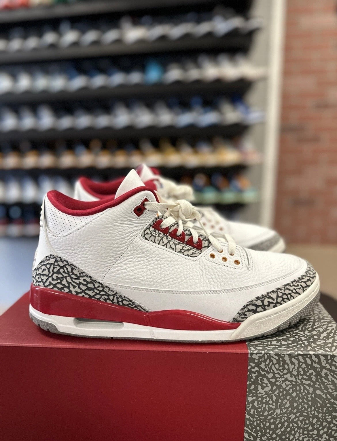 Jordan 3 Retro Mid Cardinal