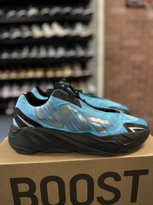 Yzy Boost 700 MNVN Bright Cyan