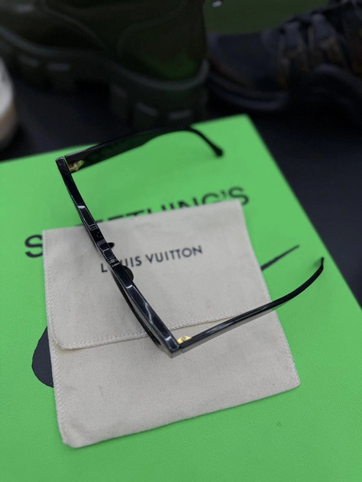 Louis Vuitton Men’s Sunglasses Black