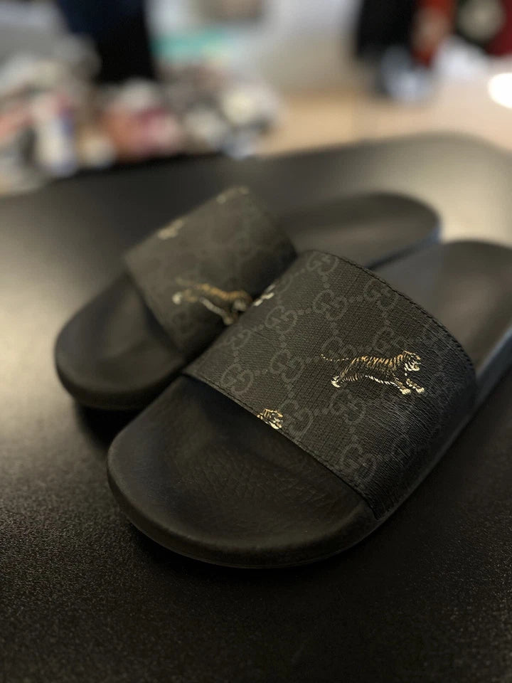 Gucci Men’s GG Supreme Tiger Slides Men