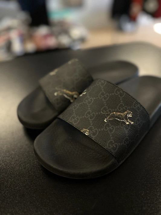 Gucci Men’s GG Supreme Tiger Slides Men