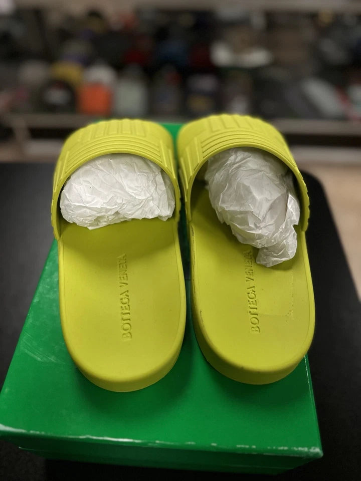 Bottega Veneta Patterned Rubber Slide Sandals Kiwi